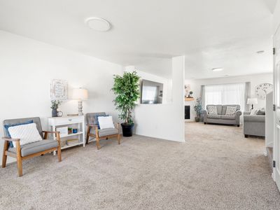 181 W Caracara St