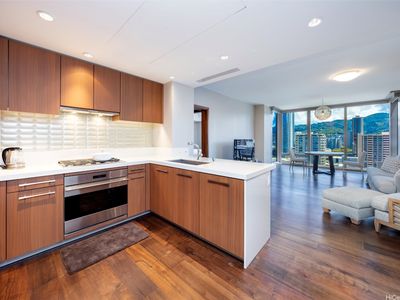 1555 Kapiolani Blvd APT 1611