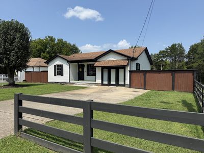 403 Southlake Dr