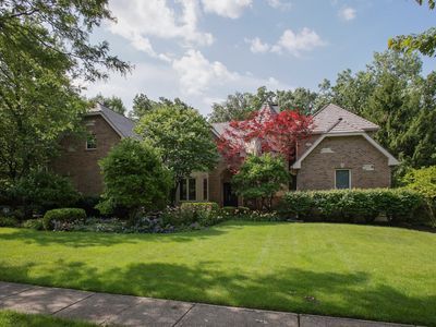 1233 Ashbury Ln