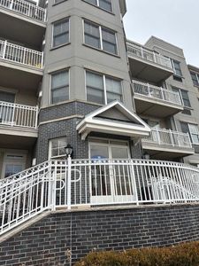 30 Freedomway APT 406