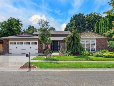 935 E Farrington Dr