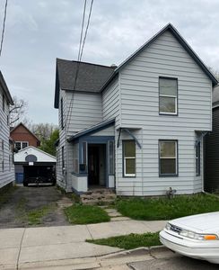 1036 Logan St SE