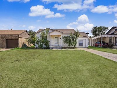 1016 E Liveoak St