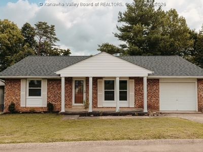 61 Cambridge Dr