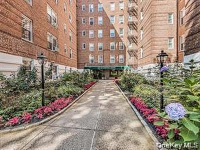 247 Parkview Avenue #6P