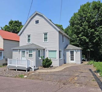 508 W Baraga Ave