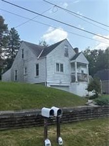 225 Maple Dr