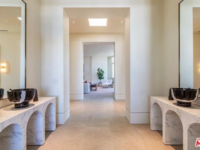 455 N Palm Dr FLOOR PENTHOUSE