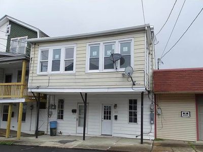 323 W Saylor St #323