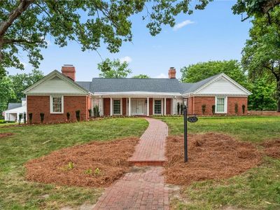 1001 Country Club Dr