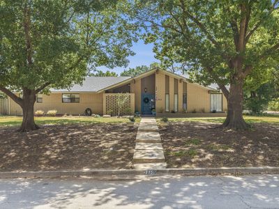 2212 Cloverleaf Pl
