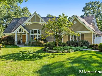 4350 S Oak Pointe Ct NE