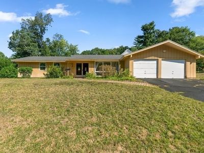 Property at 8 Oran Cir, Peabody, MA
