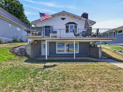 8758 Pike St