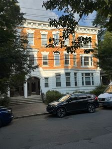 12 Kilsyth Rd APT 3