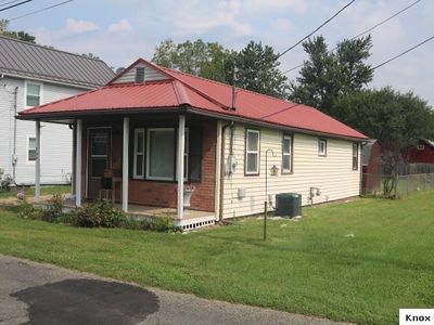 704 Broadway St
