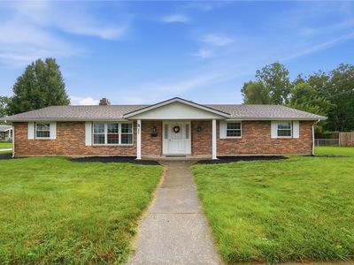 11 E Bonomo Dr