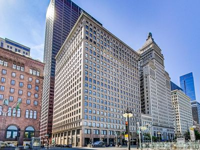 330 S Michigan Ave APT 2006