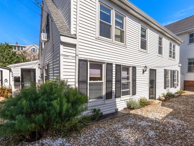 8 Lewis Ct