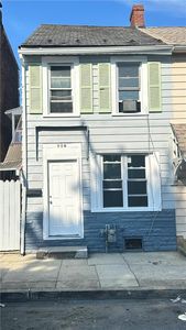 542 N New St