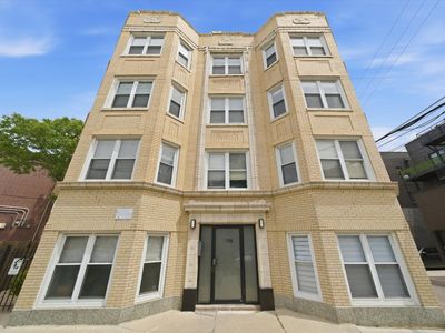 3215 N Francisco Ave Unit Gs