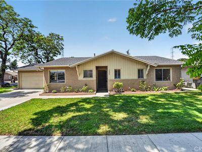 1587 W Kimberly Ave
