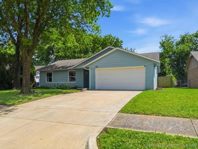 209 E Austin St