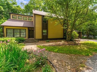 Property at 5573 Logan Arms Dr, Girard, OH