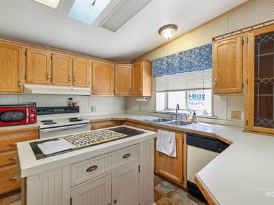 192 Caswell Ave W