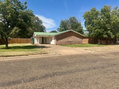 Property at 514 W 1st St, Hale Center, TX