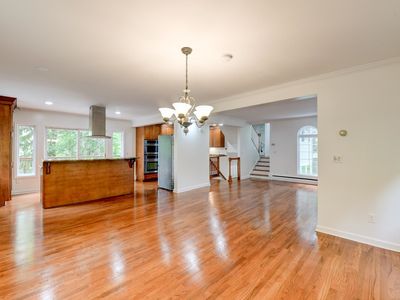 10 Toye St