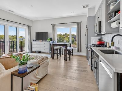 287 Maverick St Penthouse 505