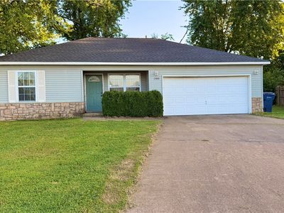 1300 Wedgewood Ln