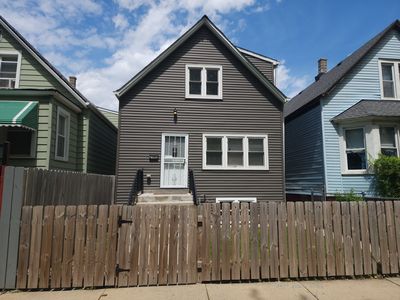 2102 W 68th Pl