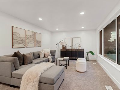 1104 E 5235 S