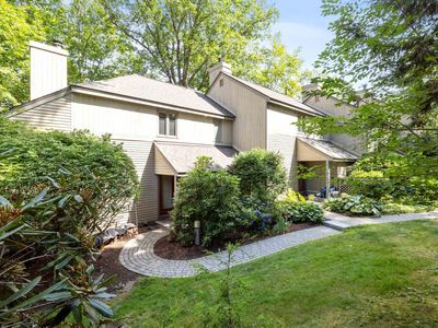 2696 Lake Shore Road #108