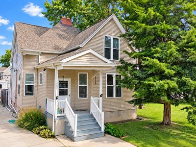 Property at 608 E Mulberry St, Bloomington, IL