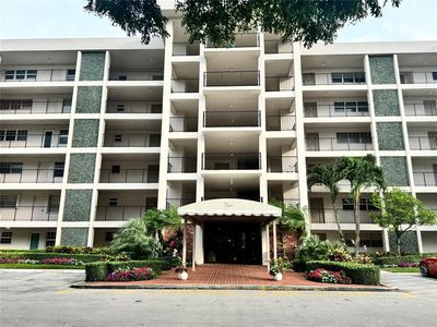 2850 N Palm Aire Drive #207