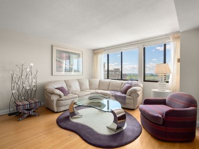 250 Hammond Pond Pkwy APT 1611N