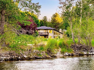 3198 E Rivernest Dr