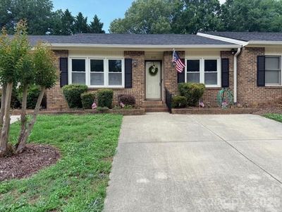 518 Camrose Cir NE