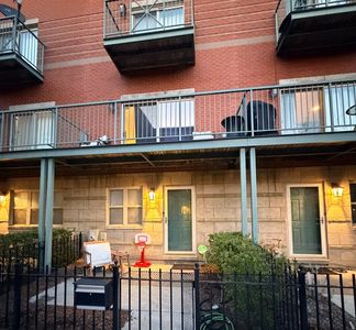 4530 S Woodlawn Ave Unit 1004