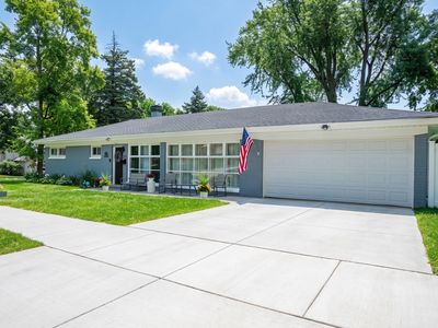 323 E Taylor Rd