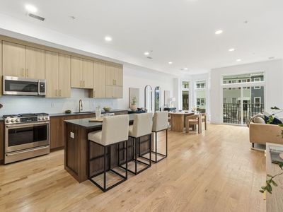 271 Webster Ave APT 2