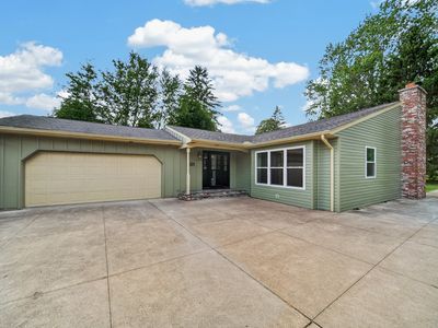 6742 Walnut Creek Dr