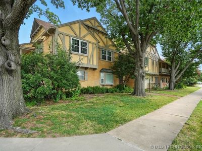 1107 E 45th Pl APT 11