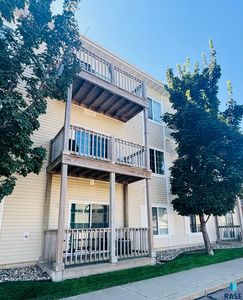 7438 S Louise Ave #D201