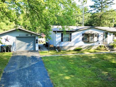 W6028 N Bay Cir