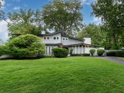 695 Ivy Ln